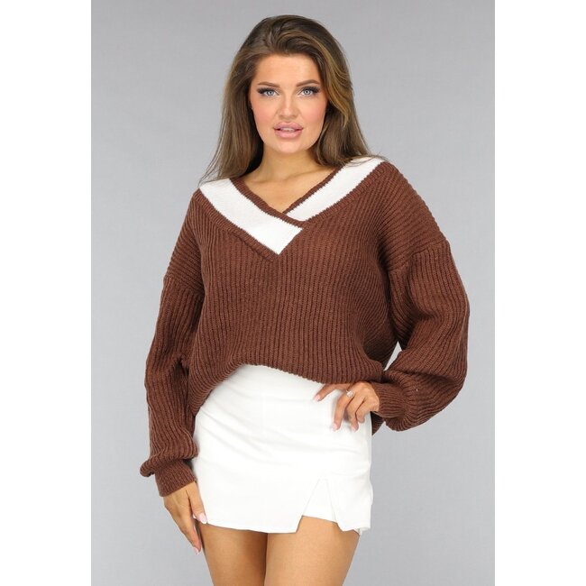 Brauner Strickpullover mit V-Ausschnitt