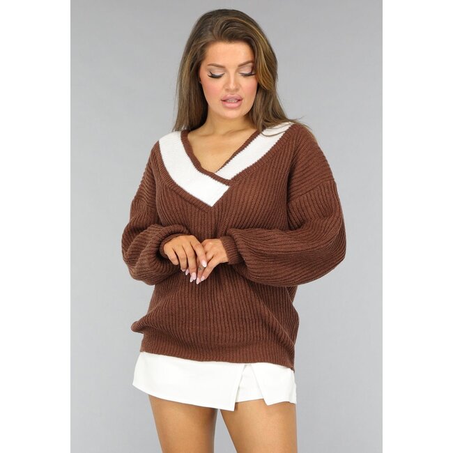 Brauner Strickpullover mit V-Ausschnitt