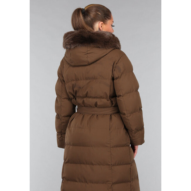 Lange braune Pufferjacke mit Taillenbund