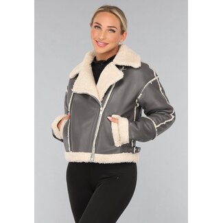 Graue Jacke in Lederoptik mit Teddy-Futter