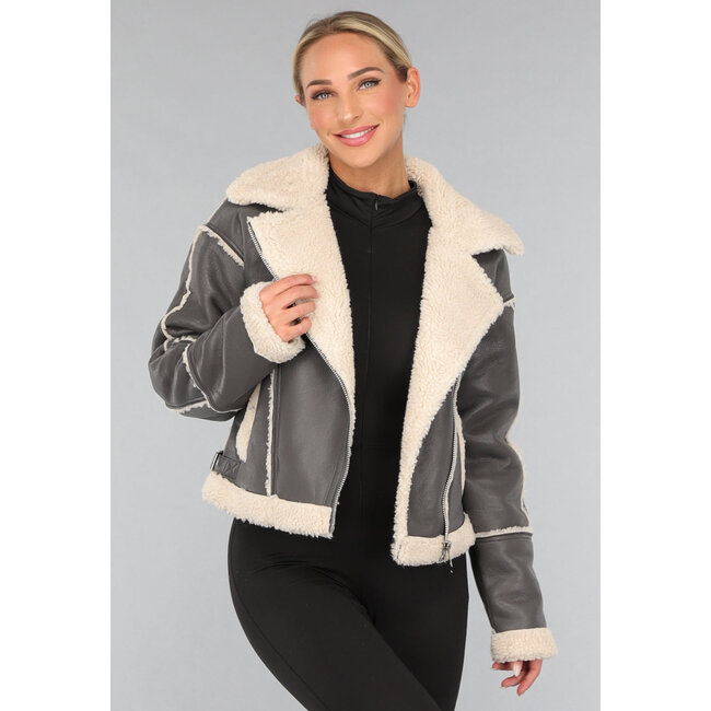Graue Jacke in Lederoptik mit Teddy-Futter