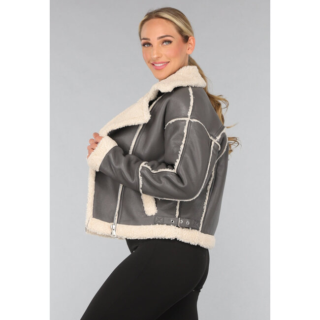 Graue Jacke in Lederoptik mit Teddy-Futter