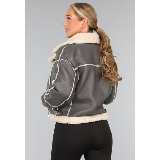 Graue Jacke in Lederoptik mit Teddy-Futter