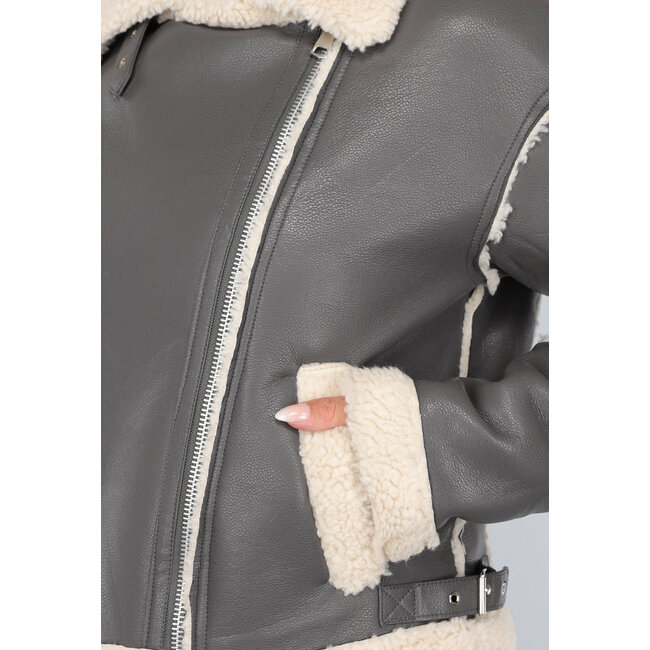 Graue Jacke in Lederoptik mit Teddy-Futter