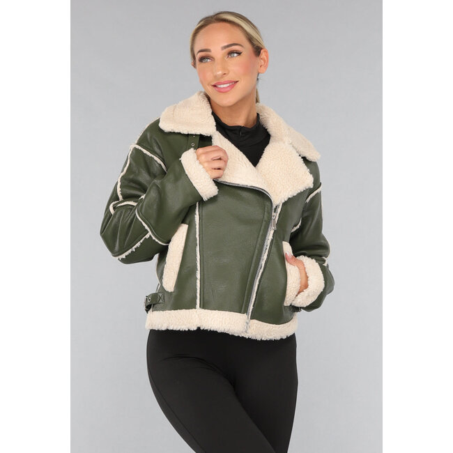 Grüner Lammy-Mantel in Lederoptik mit Schnallendetails