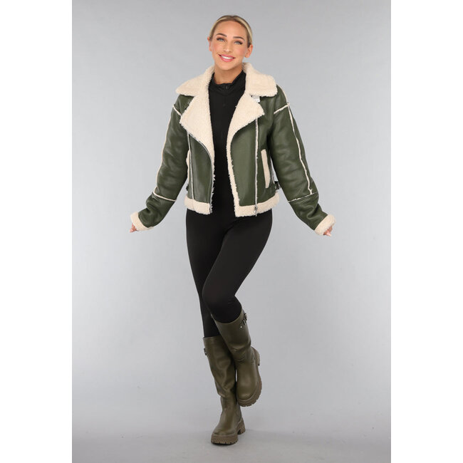 Grüner Lammy-Mantel in Lederoptik mit Schnallendetails