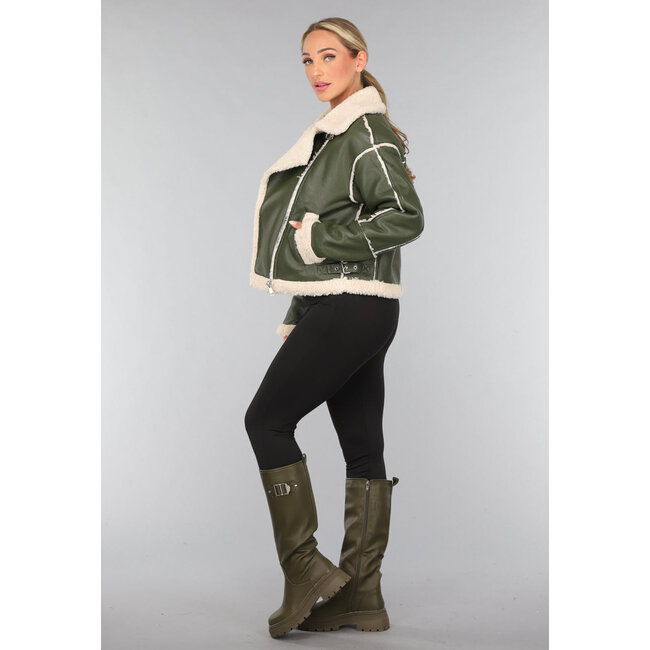 Grüner Lammy-Mantel in Lederoptik mit Schnallendetails