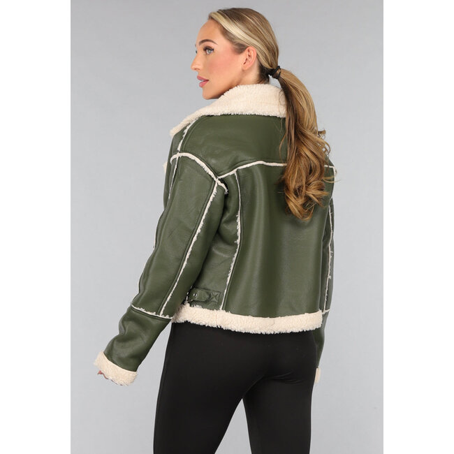 Grüner Lammy-Mantel in Lederoptik mit Schnallendetails