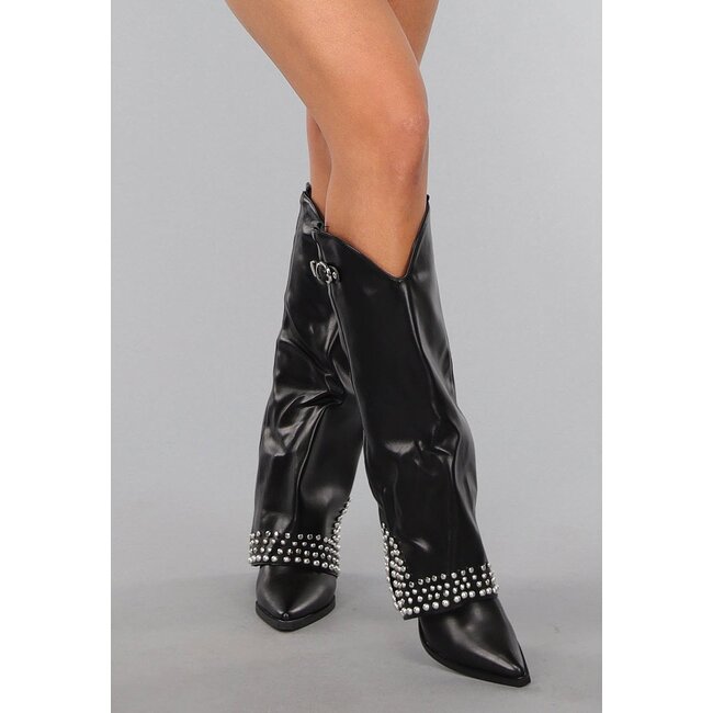 Schwarze Stiefel in Lederoptik mit Nieten