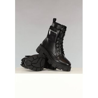 Schwarze Biker-Stiefel in Lederoptik mit Tasche