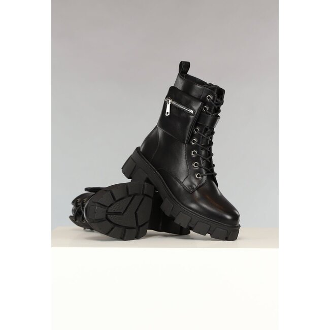 Schwarze Biker-Stiefel in Lederoptik mit Tasche