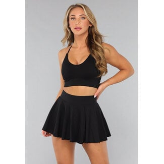 Schwarzes Sportset mit Faltenrock