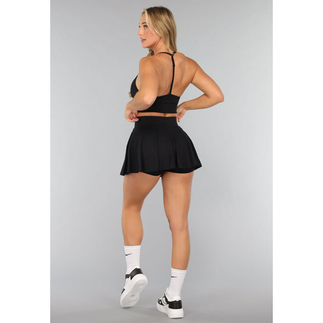 Schwarzes Sportset mit Faltenrock