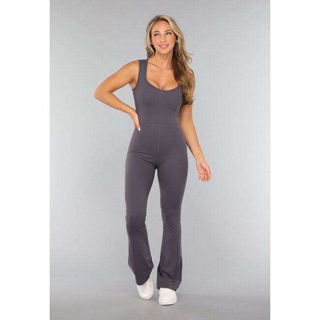 Anthrazitfarbener Flair Jumpsuit mit breiten Schulterträgern