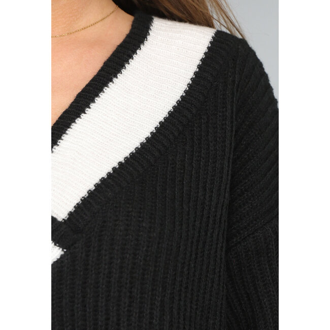 Schwarzer Strickpullover mit Puffärmeln