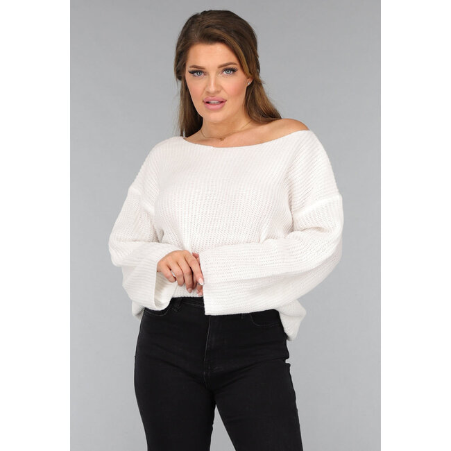 Weißer Strickpullover mit weiten Ärmeln