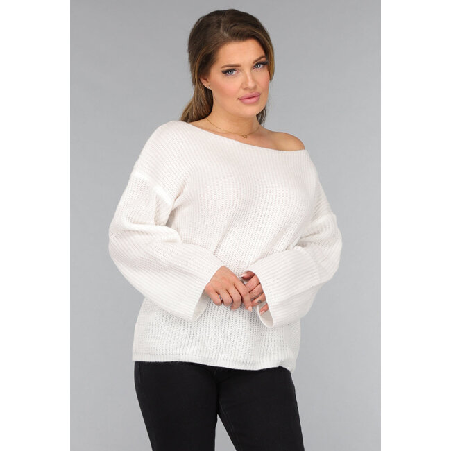 Weißer Strickpullover mit weiten Ärmeln