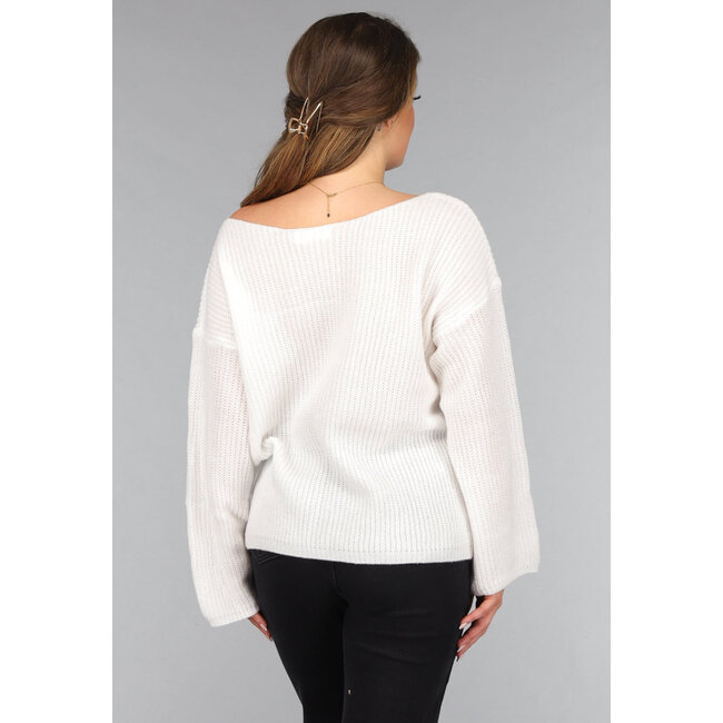 Weißer Strickpullover mit weiten Ärmeln