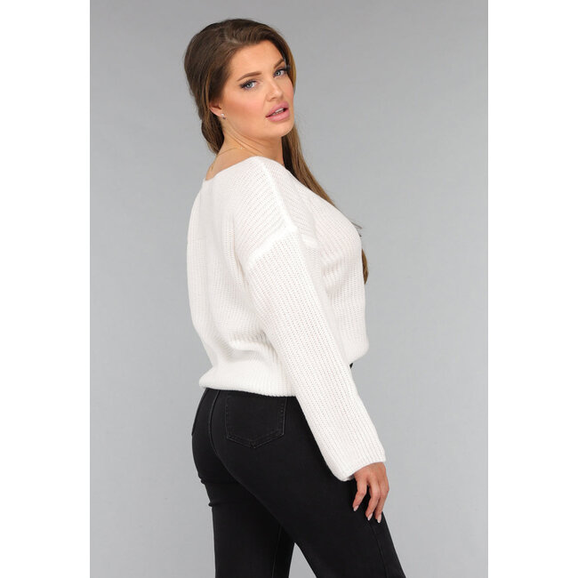 Weißer Strickpullover mit weiten Ärmeln