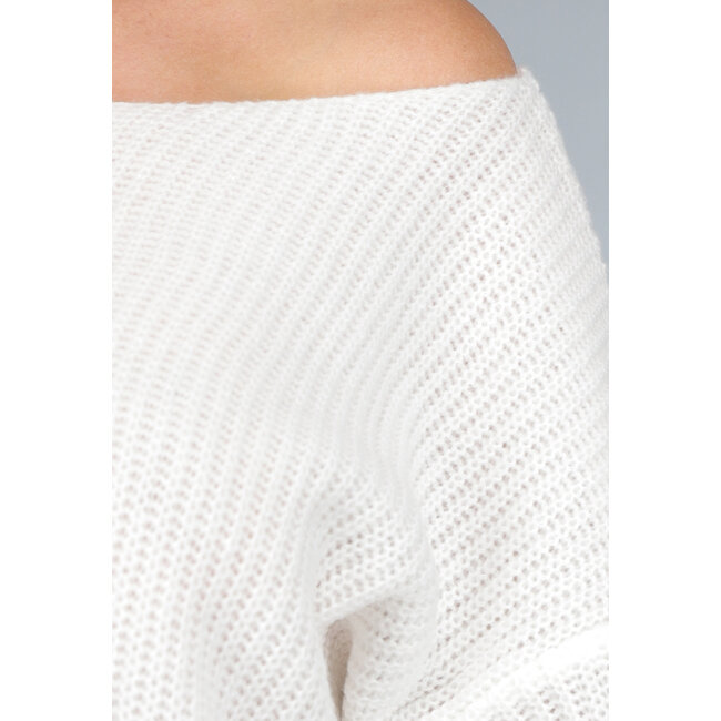 Weißer Strickpullover mit weiten Ärmeln
