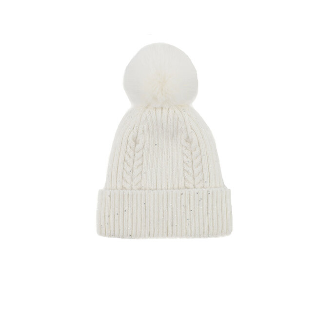 Strickmütze mit Bommel