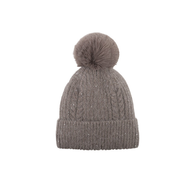 Strickmütze mit Bommel