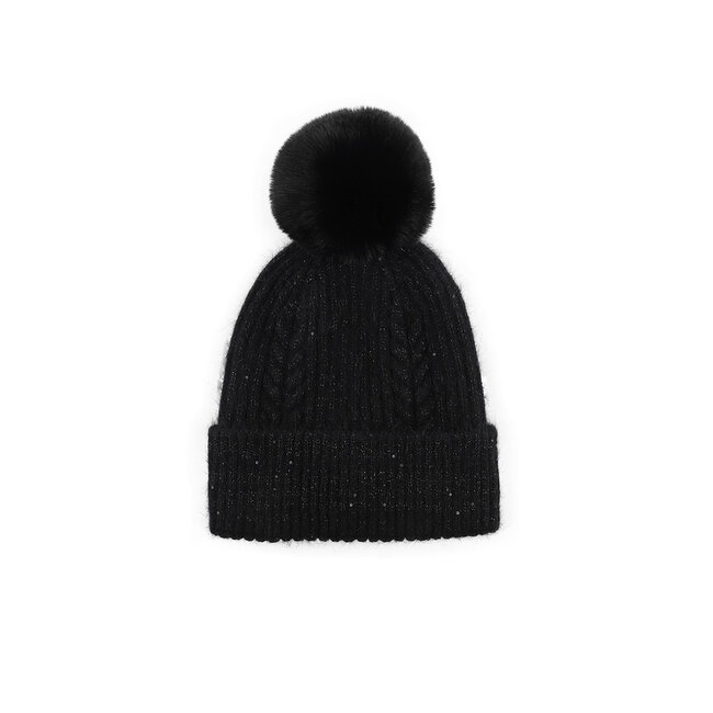 Strickmütze mit Bommel