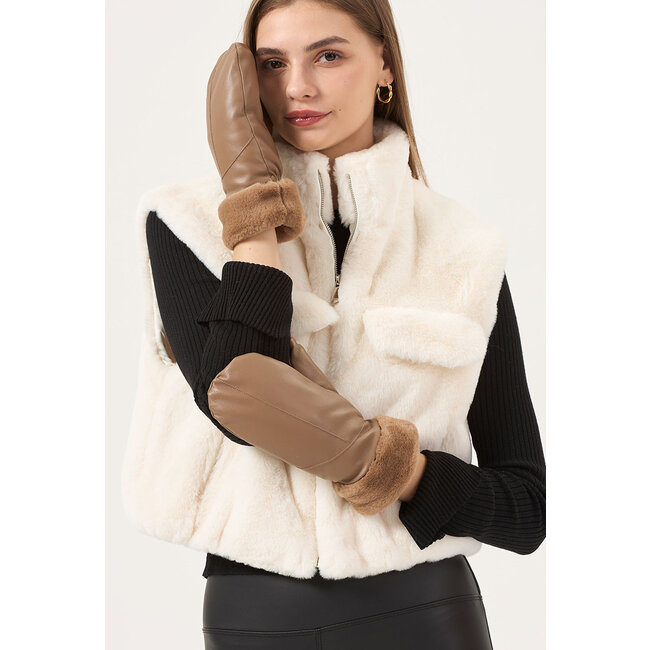 Fäustlinge in Lederoptik mit Pelzbesatz