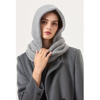 Strickschal mit Kapuze