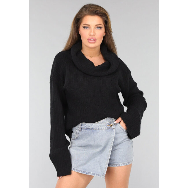 Schwarzer weicher schulterfreier Pullover