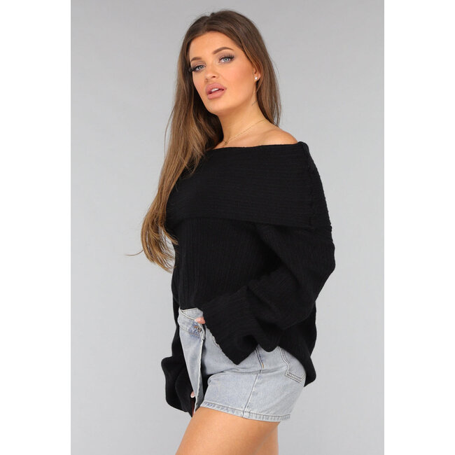 Schwarzer weicher schulterfreier Pullover