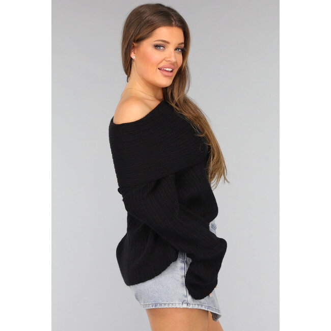 Schwarzer weicher schulterfreier Pullover