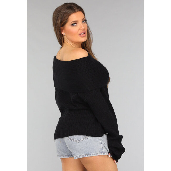 Schwarzer weicher schulterfreier Pullover