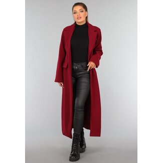 Langer burgunderfarbener Trenchcoat aus Stoff