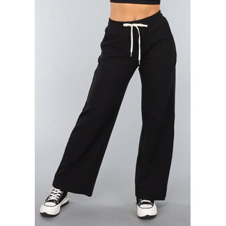 Schwarzer Jogger mit weitem Bein