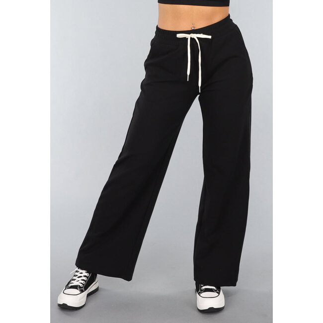 Schwarzer Jogger mit weitem Bein