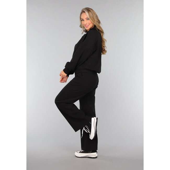 Schwarzer Jogger mit weitem Bein