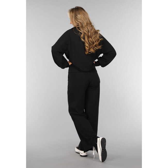 Schwarzer Jogger mit weitem Bein