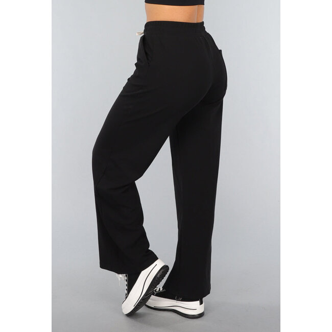 Schwarzer Jogger mit weitem Bein