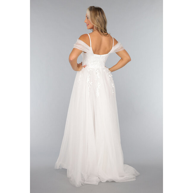 Brautkleid aus Spitze mit Tüllrock in Weiß