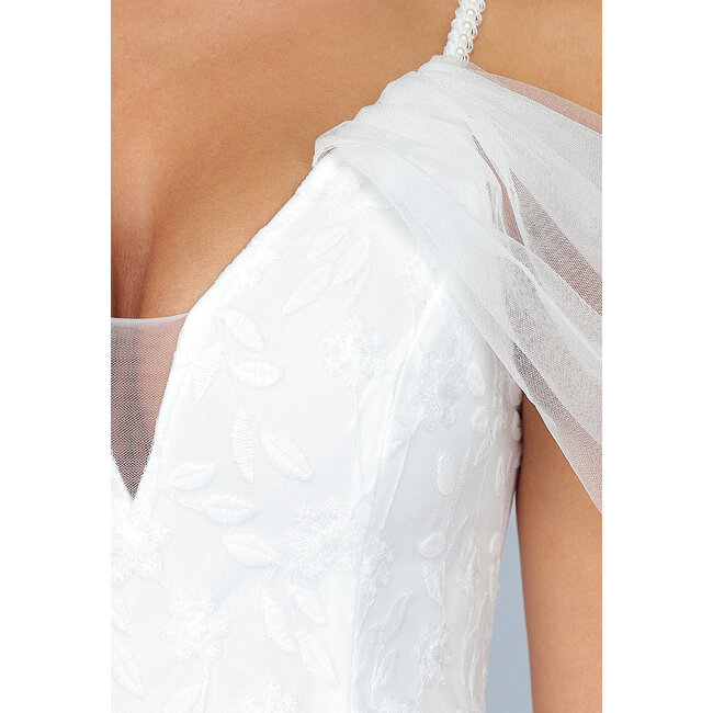 Brautkleid aus Spitze mit Tüllrock in Weiß