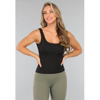 Schwarzes Rippentanktop mit Pads