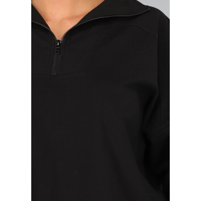 Schwarzer Pullover mit Reißverschluss