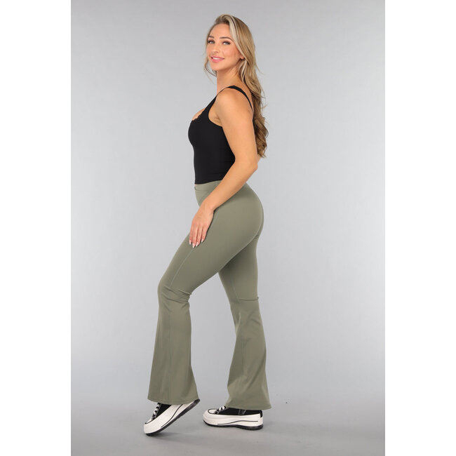 Schwarzes Croptop mit abnehmbaren Pads