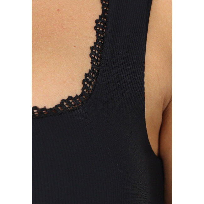 Schwarzes Croptop mit abnehmbaren Pads