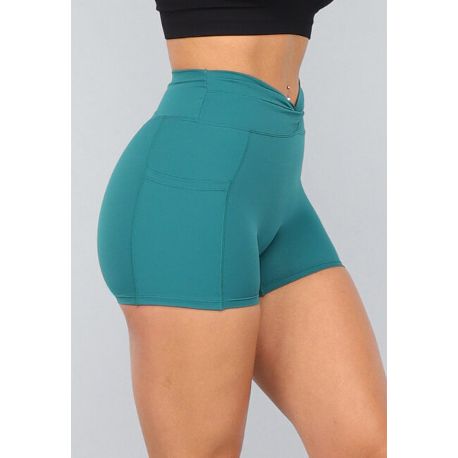 Seegrüne Sportshorts mit Twist
