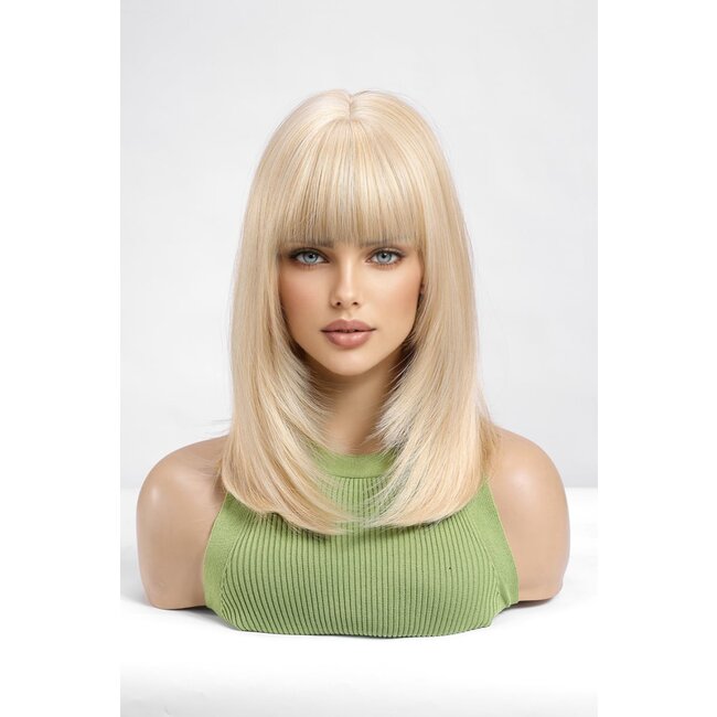 Halblange blonde Perücke mit Fransen