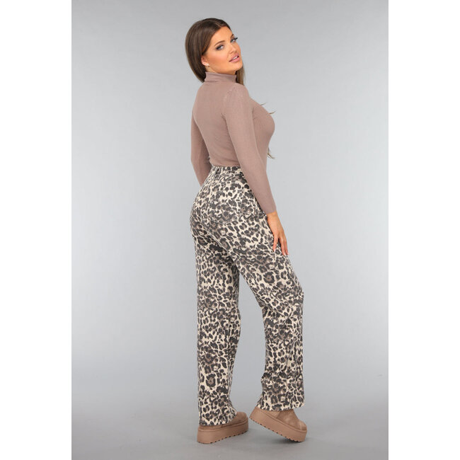 Taupefarbener Pullover aus geripptem Stoff mit Rollkragen