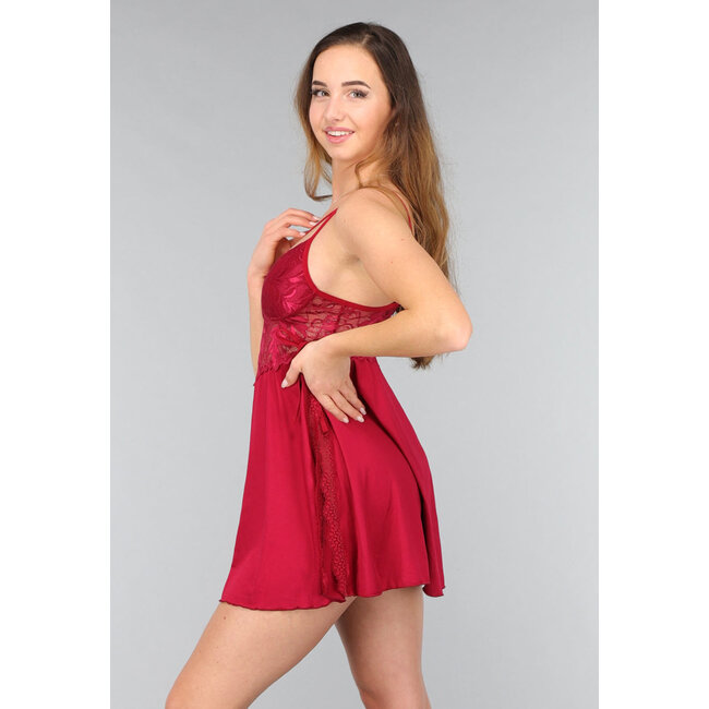 Bordeauxrotes Spitzen-Slipkleid mit Schlitzen