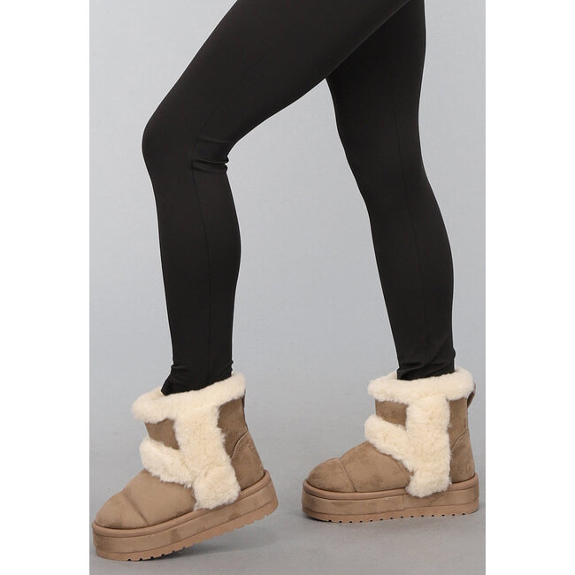 Braune Kunstfellstiefel mit Plateau